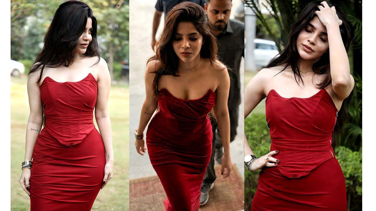 Divya bharathi gorgeous cleavage exposed in red strapless gown